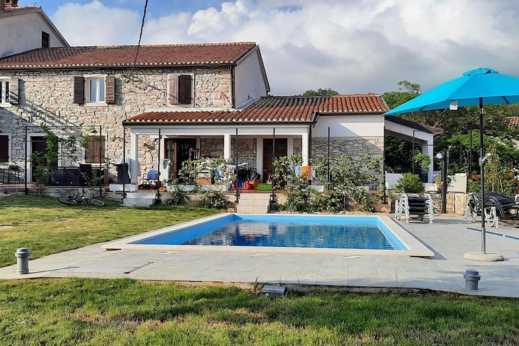 Holiday Home For 8 People, Pool + Sea View Vilanija Zewnętrze zdjęcie