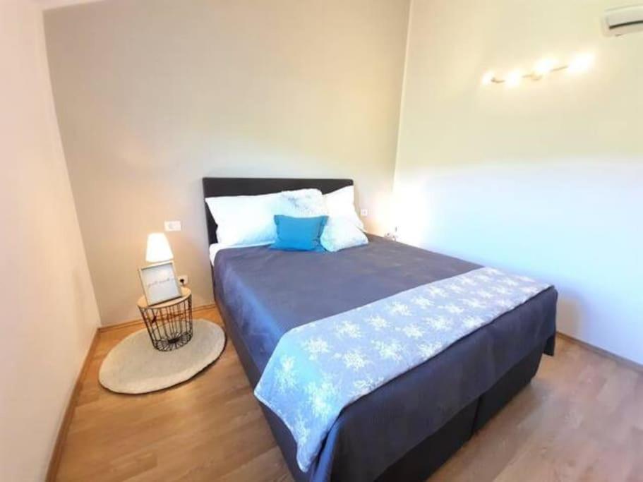 Holiday Home For 8 People, Pool + Sea View Vilanija Zewnętrze zdjęcie