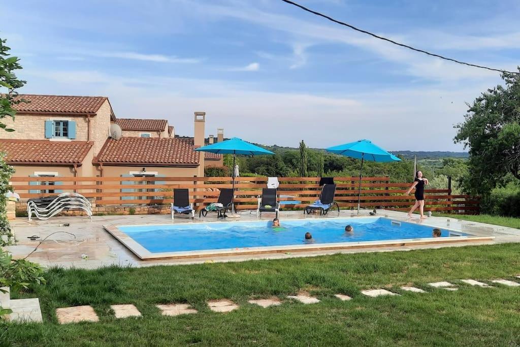 Holiday Home For 8 People, Pool + Sea View Vilanija Zewnętrze zdjęcie