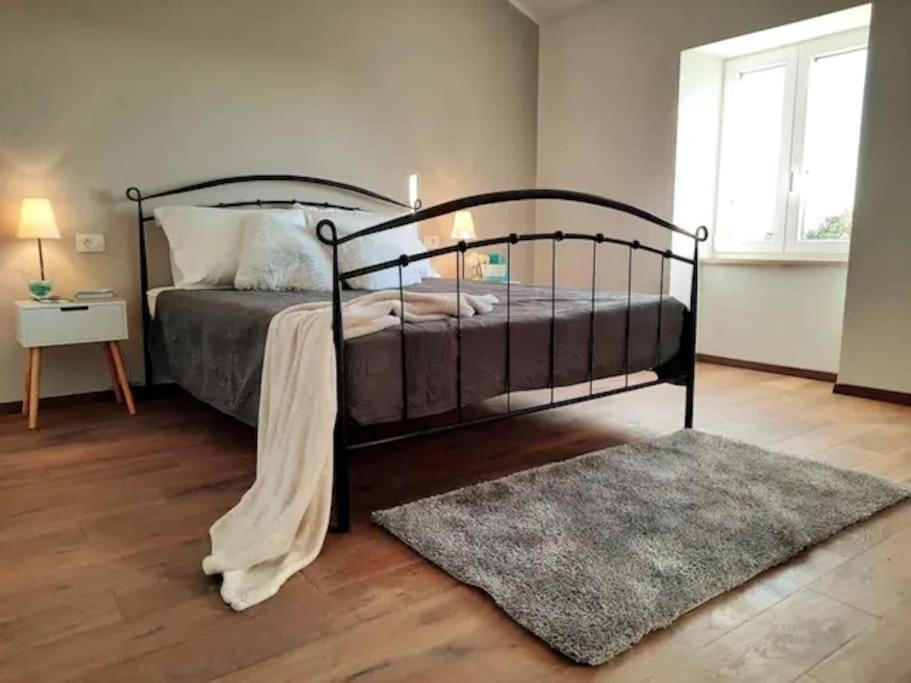 Holiday Home For 8 People, Pool + Sea View Vilanija Zewnętrze zdjęcie