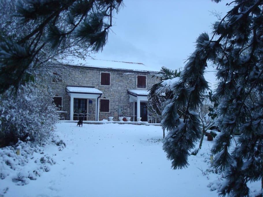 Holiday Home For 8 People, Pool + Sea View Vilanija Zewnętrze zdjęcie